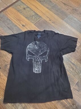 Marvel Black Short-Sleeve Tee with Distressed Skull Graphic